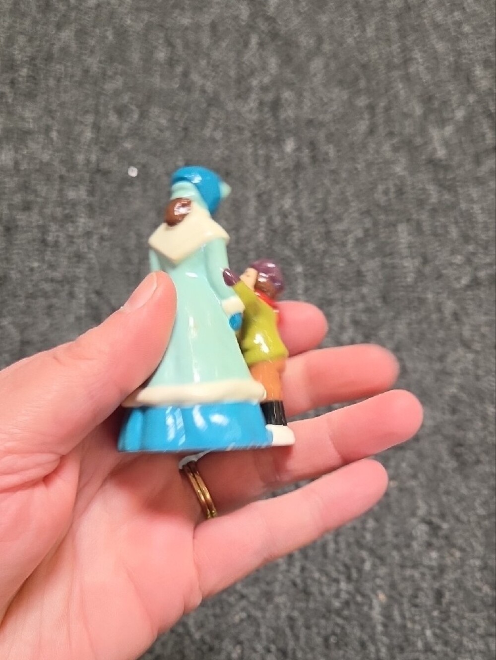 Avon Blue Cream Woman & Child Figurine with Yellow Basket - Picture 6 of 9